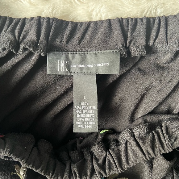 Black off shoulder blouse with beautiful flower details - Picture 5 of 5